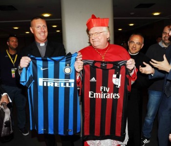 Card. Scola: le magliette ufficiali di #Inter e #Milan all'asta per i cristiani d'Iraq
