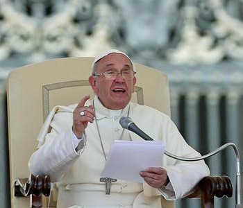 Papa Francesco: La malattia una sfida e una prova per l'amore e per la solidarietà