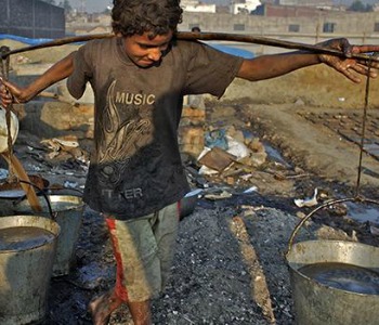 Giornata Mondiale sul lavoro minorile: 168 milioni di piccoli operai, minatori o domestici