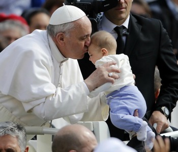 Papa Francesco: divisioni in famiglia franano sui figli