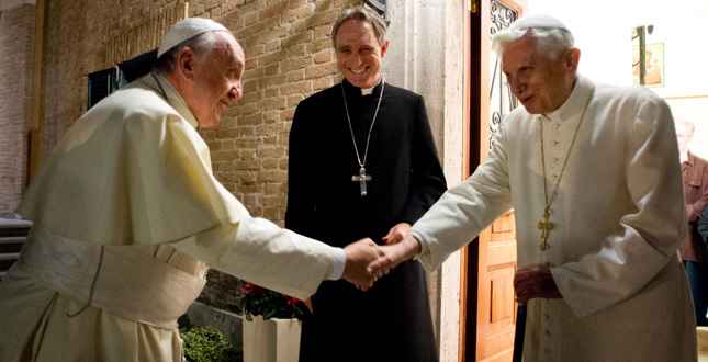 Francesco saluta Benedetto. Papa emerito per 2 settimane a Castel Gandolfo