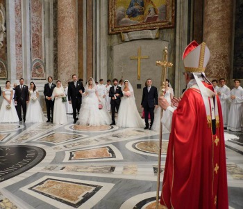 Papa Francesco: no a concezione riduttiva matrimonio, promuovere famiglia