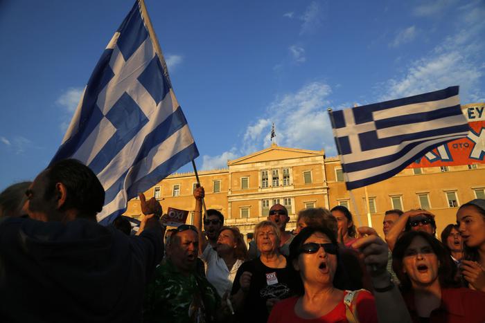 Papa: sono vicino al popolo greco, si salvi la sua dignità