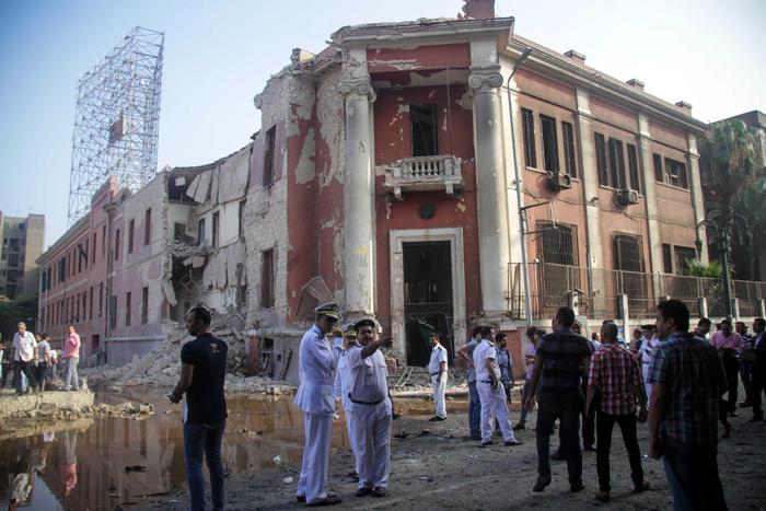 Egitto: al Cairo autobomba esplode davanti a consolato italiano