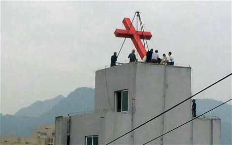 Cina: ancora proteste nello Zhejiang per la rimozione delle croci