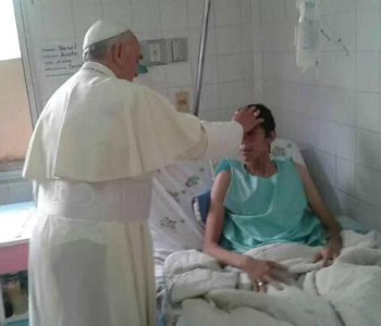 Papa nell'ospedale pediatrico Niños de Acosta Ñú: I bambini prediletti da Gesù