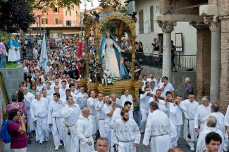 Processione in onore della Madonna del Carmine detta "de' Noantri".Solemn processions in honor of Madonna del Carmine