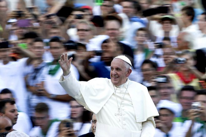 Papa Francesco a radio argentina: la guerra si vince non facendola