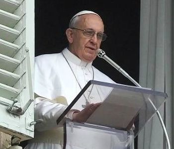 Papa Francesco: fermare crimini contro migranti, offendono umanità