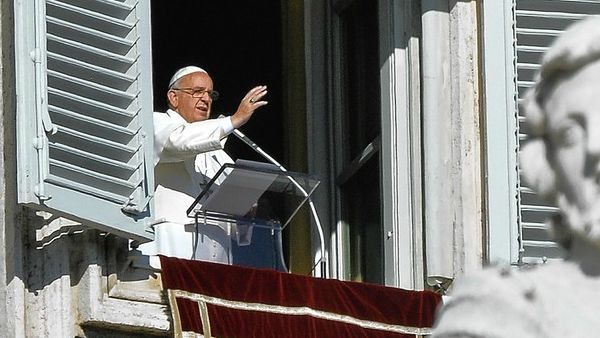Papa Francesco: comunità internazionale faccia qualcosa contro persecuzioni anticristiane