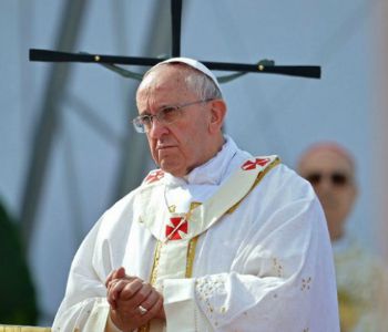 Papa Francesco: Il mondo non assista in silenzio a persecuzioni anticristiane