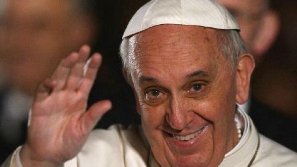 Il pronto intervento del Papa per i poveri non va in vacanza d'estate