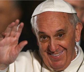 Il pronto intervento del Papa per i poveri non va in vacanza d'estate
