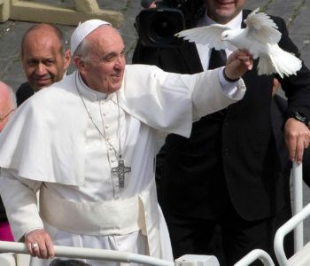 Vacanze concluse per il Papa: oggi l’incontro con i chierichetti