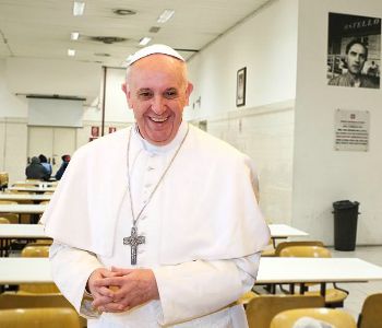 Papa Francesco aprirà la Porta santa della carità all'ostello Caritas di Roma