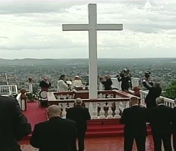Cuba. La benedizione di Papa Francesco dalla Loma de La Cruz di Holguín