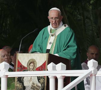 Papa Francesco all'Angelus: Anche noi siamo tentati di fuggire dalle nostre croci