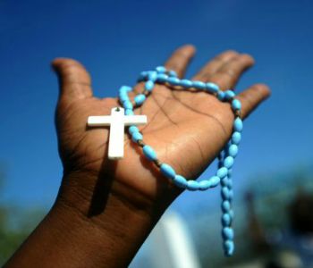 3 modi per usare il vostro rosario (una dritta: non è una collanina)