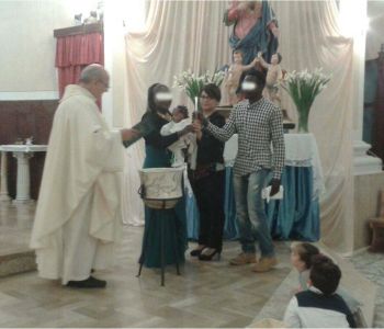 Aumenta il numero di piccoli rifugiati battezzati in Italia