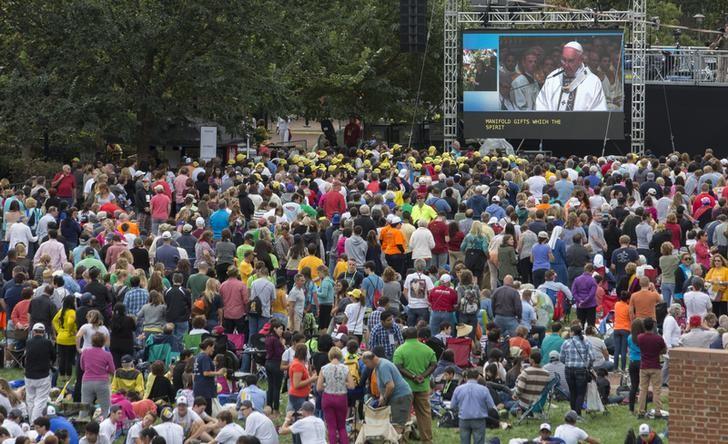 Papa Francesco: la Chiesa ha bisogno dei laici