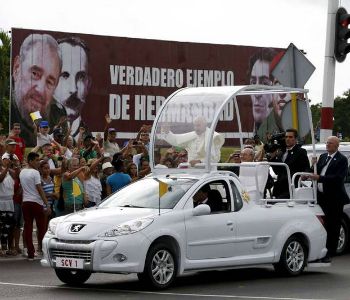 Lo storico incontro tra Papa Francesco e Fidel Castro