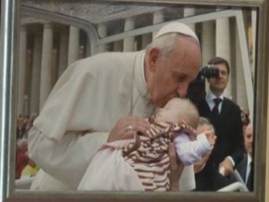 pope-kiss