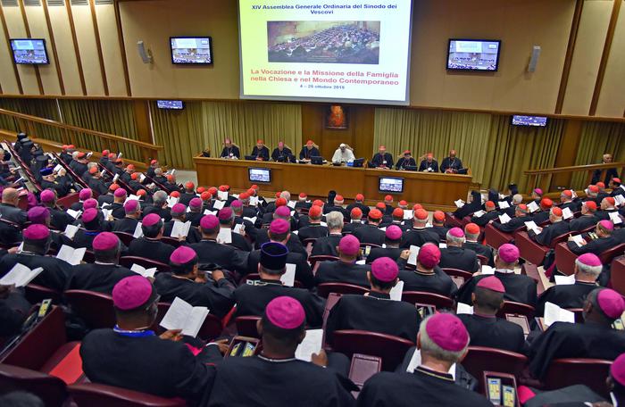 Papa: Sinodo non è parlamento, spazio a Spirito Santo non a compromessi
