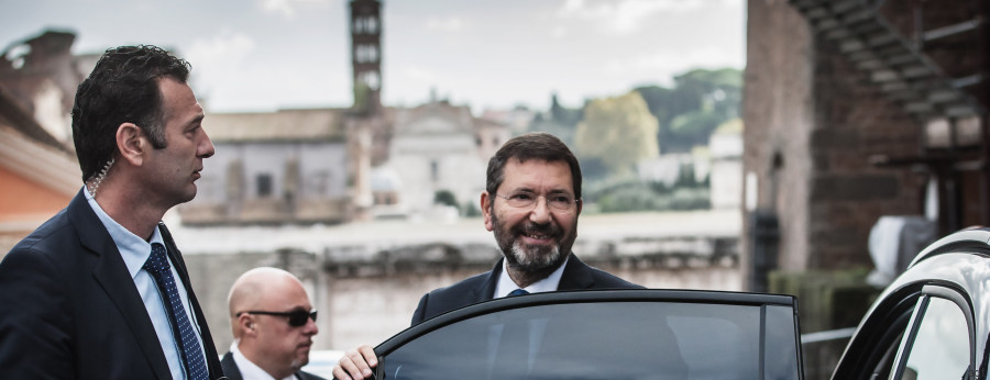 29/10/2015 Roma.Ignazio Marino rilascia dichiarazioni prima di entrare in Campidoglio. Nella foto Ignazio Marino