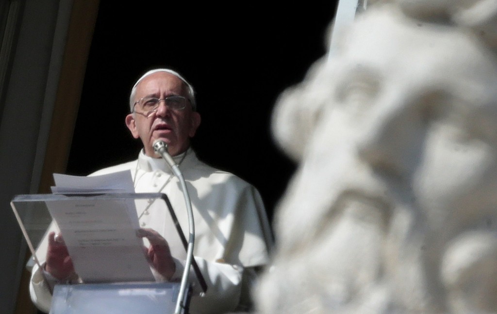 Pope Francis leads the Angelus prayer to celebrate All Saints' Day in Saint Peter's Square at the Vatican November 1, 2013. REUTERS/Tony Gentile (VATICAN - Tags: RELIGION)