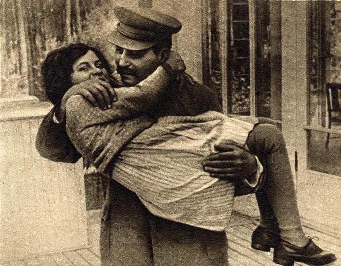Joseph_Stalin_with_daughter_Svetlana,_1935