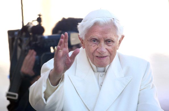 Pope+Benedict+XVI+Hold