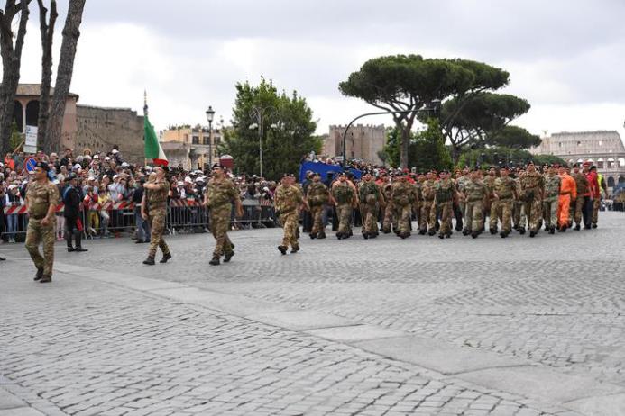 A moment of the military parade for the Italian Republic Day in Rome, Italy, 02 June 2016. ANSA/MAURIZIO BRAMBATTI