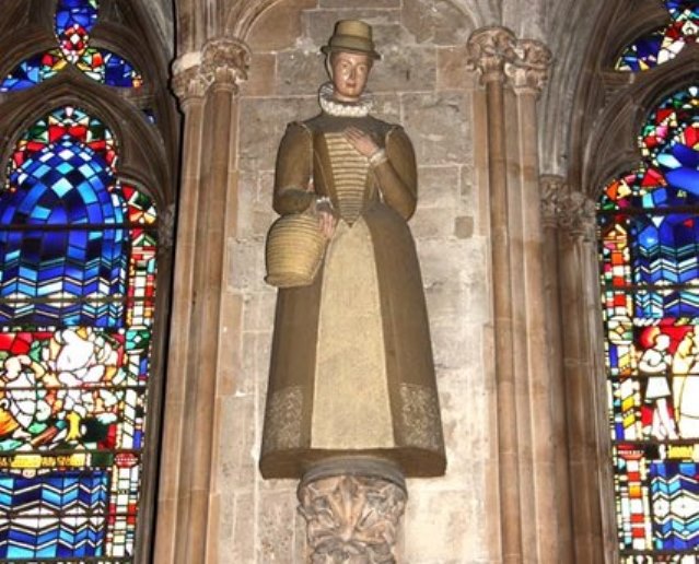 St_Etheldreda,_Ely_Place,_London_EC1_-_Nave_statue_-_geograph.org.uk_-_1613381