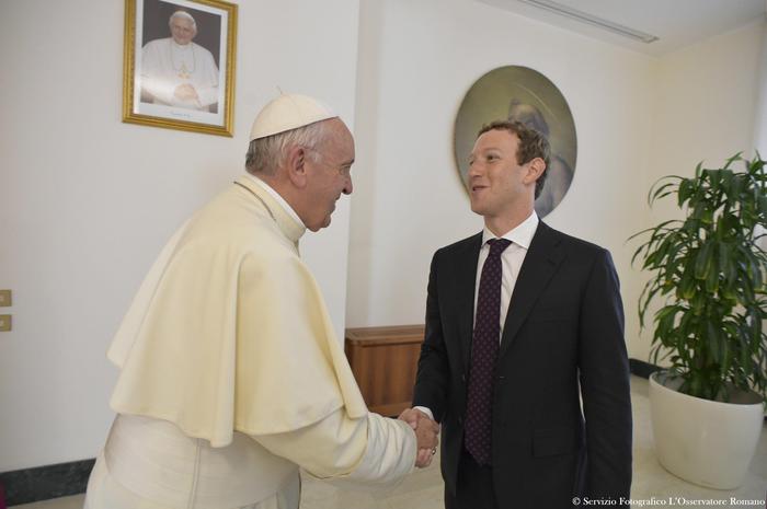The handout picture released by the Vatican newspaper L'Osservatore Romano shows Pope Francis meeting with founder and CEO of Facebook, Mark Zuckerberg, and his wife, Priscilla Chan (unseen), during a private audience at the Vatican, 29 August 2016. ANSA/ L'OSSERVATORE ROMANO +++ HO - NO SALES - EDITORIAL USE ONLY +++