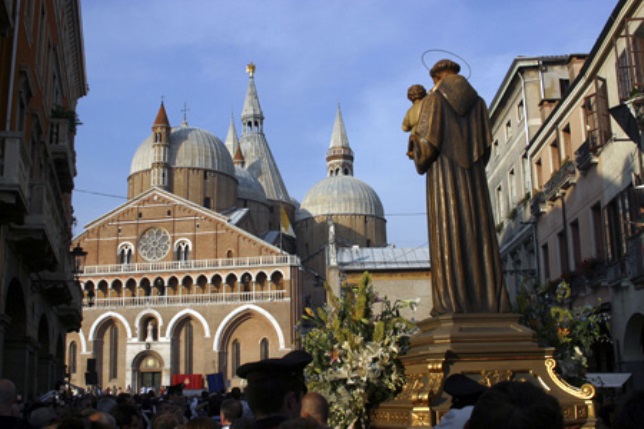 Basilica di Sant'Antonio / Processione.