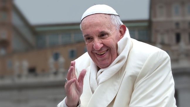 pope-francis-smile-wave-900