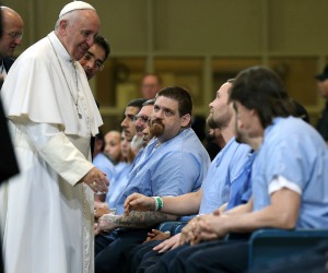 Detenuto suicida/ Il papa non può stringere la mano a tutti, ma noi sì