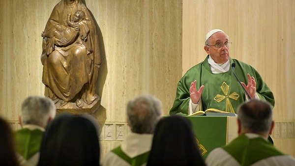 Papa Francesco: Il vero cristiano non ha paura di sporcarsi le mani con i peccatori
