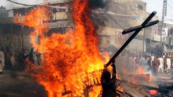 Pakistan. Due cristiani bruciati vivi in una fornace per accuse di blasfemia
