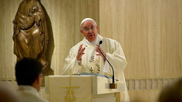 Papa Francesco a S. Marta: il Signore accolga i fratelli copti uccisi come martiri