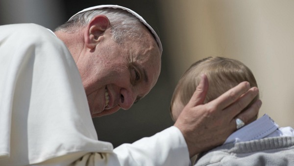 Papa Francesco: mai più crimini contro i minori nella Chiesa