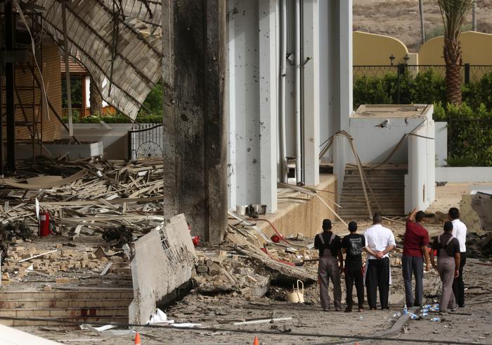 Terrore a Bagdad, due autobomba agli Hotel Sheraton e Babylon, 15 morti