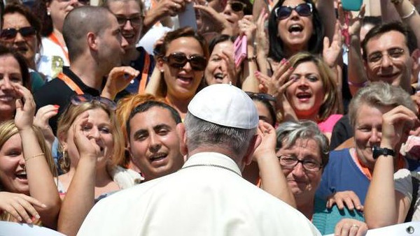 Papa Francesco: chiediamo perdono per chi chiude le porte ai migranti