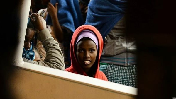 Migranti, il governo a Maroni: demagogia