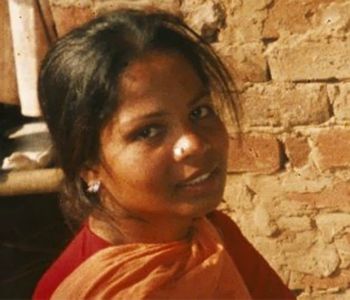 Asia Bibi, la Corte suprema sospende la pena e ordina la revisione del caso. Bhatti: Presto libera!