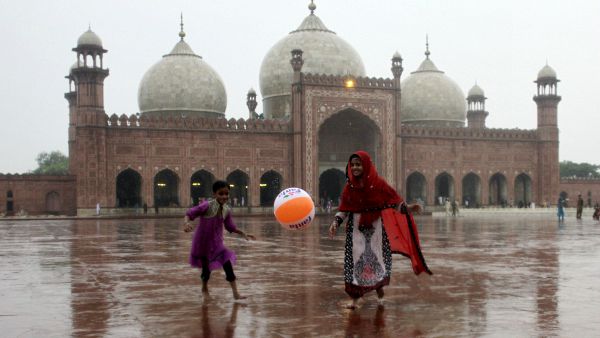 Pakistan. Conversioni forzate all’islam di ragazze cristiane e indù