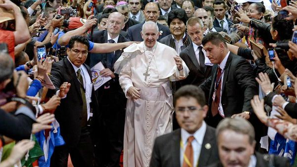 P. Lombardi: il Papa affronta i problemi della società globalizzata