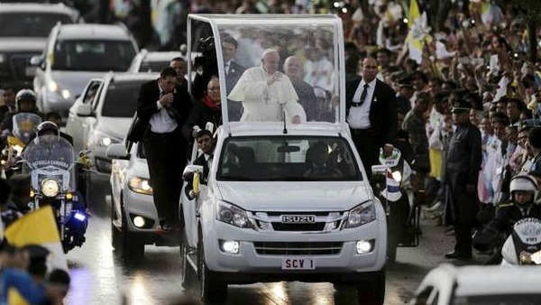 Il Papa alle autorità del Paraguay: politica dia priorità ai poveri