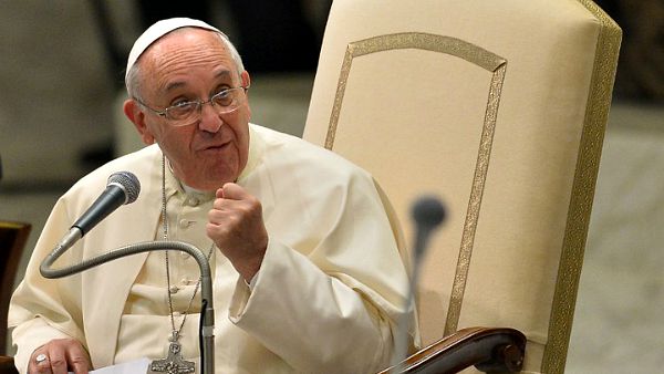 Papa Francesco: il diavolo è un truffatore, ti fa felice un attimo... ma poi ti lascia solo