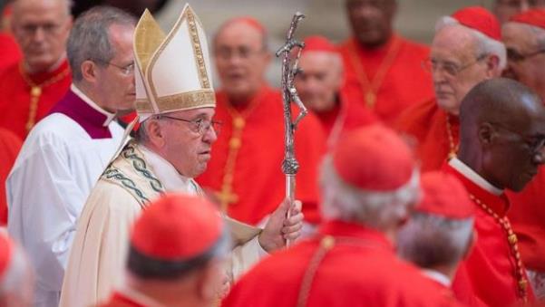 Papa FRancesco con i Cardinali